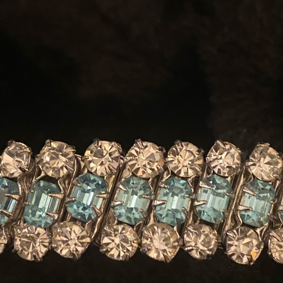 Vintage Light Blue Rhinestone Choker Necklace & Bracelet Set look @ the video - Picture 5 of 17